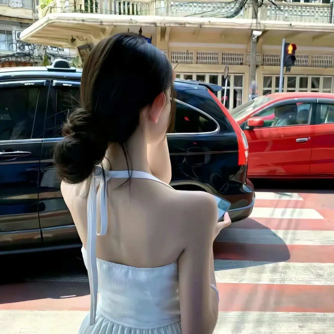 莫妮克：自我介绍一下